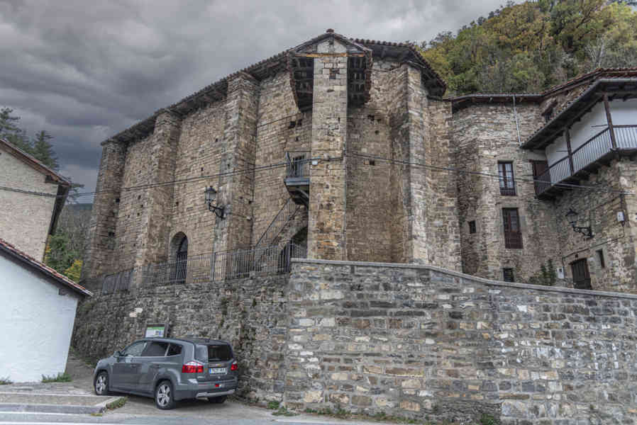 Comunidad Foral de Navarra 188 - Urzainqui - ermita de San Salvador.jpg